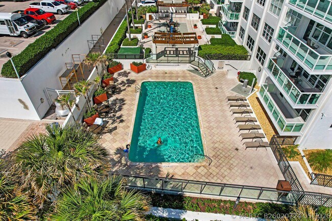 Building Photo - 3550 Galt Ocean Dr