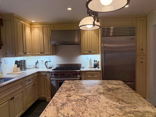 Building Photo - 6484 Heather St