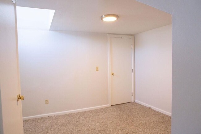 Building Photo - 180 N Main St