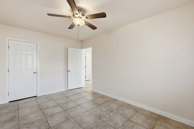 Building Photo - Great complex in Central Phoenix