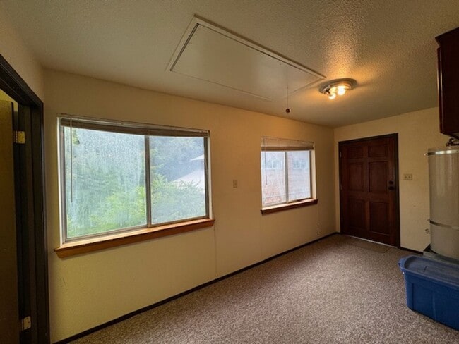 Building Photo - 2437 Ridgewood Dr