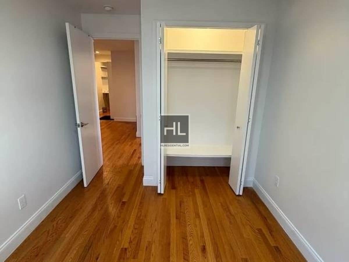 Building Photo - 73 STREET