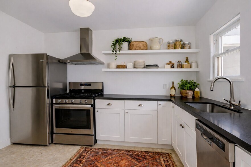 Building Photo - 2345 W 21st St