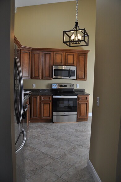 Kitchen - 181 Littleton Rd