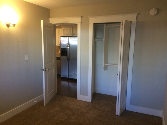 Bed 1 - 233 North Meldrum Street