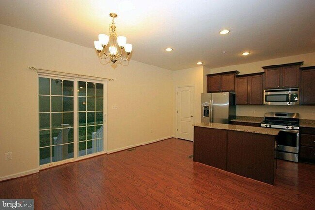Building Photo - 6282 Newport Ct