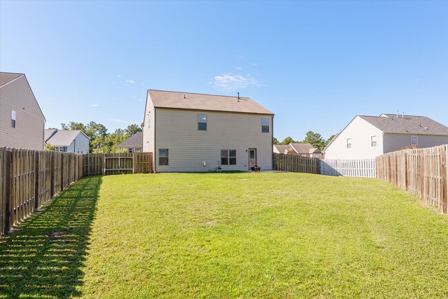 Building Photo - Great 5 Bedroom Home in Evans