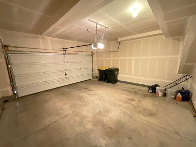 Building Photo - 3 Bedrooom Home Available Near Dublin Blvd...