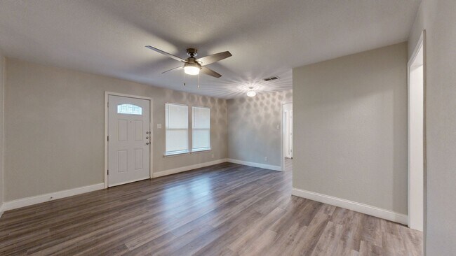 Building Photo - 2 WEEKS FREE RENT + $995 A MONTH!!!