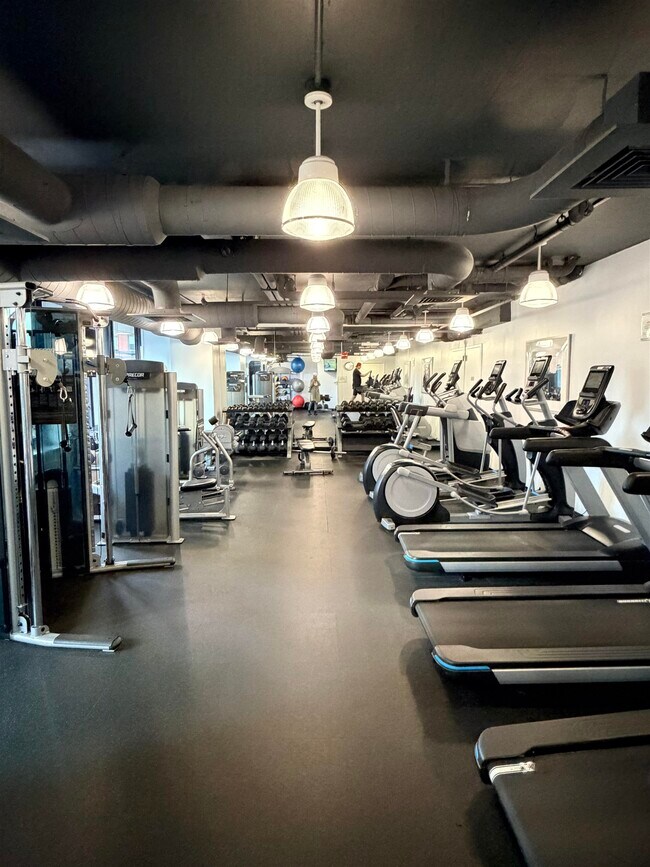 Building Photo - 389 Washington St