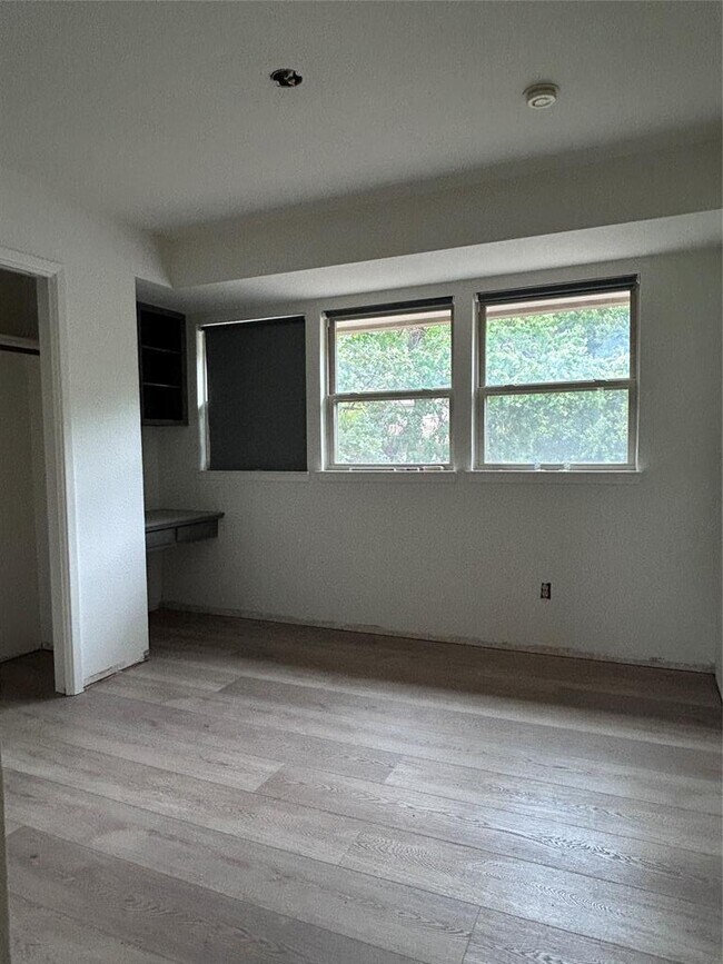 Building Photo - 6604 Hart Ln