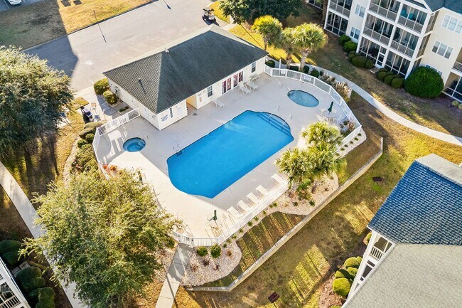 Building Photo - 601 N Hillside Dr
