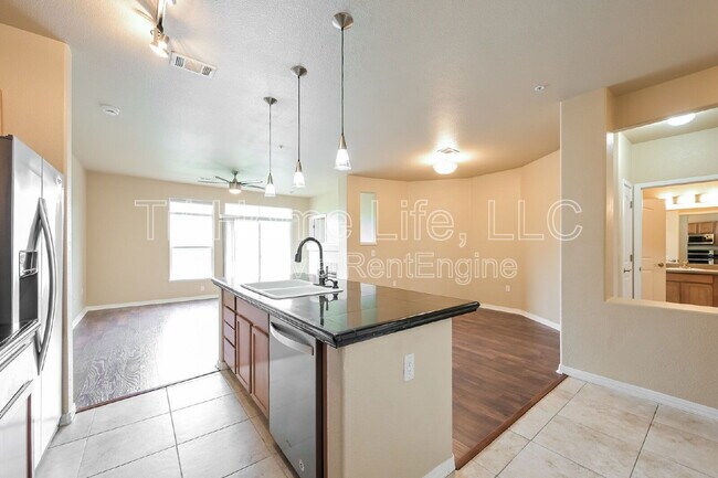 Building Photo - 10184 Park Meadows Dr