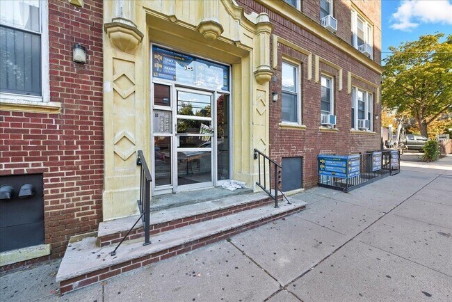 Building Photo - 3-5 Potter Pl