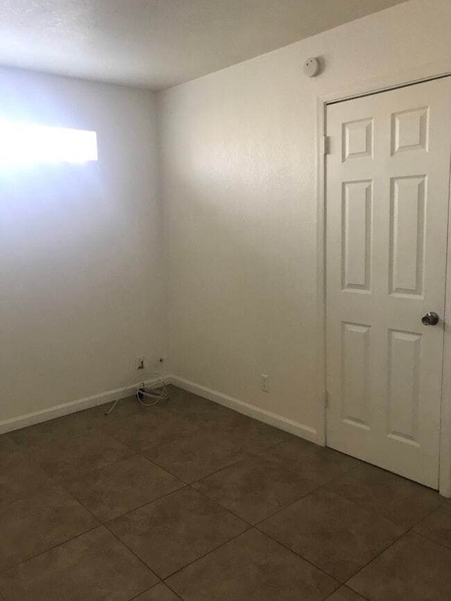 Building Photo - 2503 N Euclid Ave