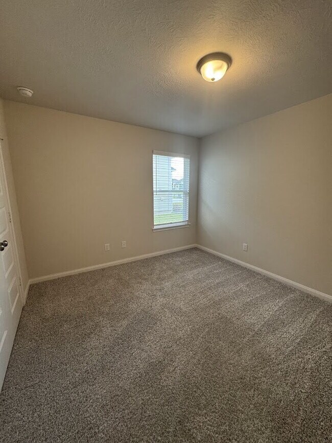 Building Photo - 1340 Kingsgate Dr