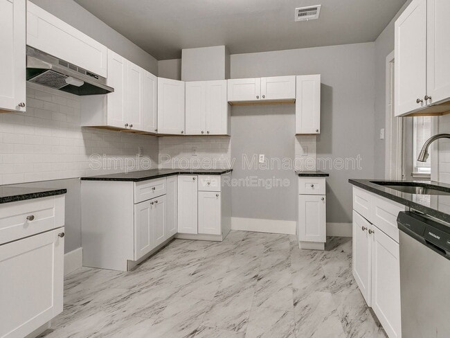 Building Photo - 611 E Springer Ave