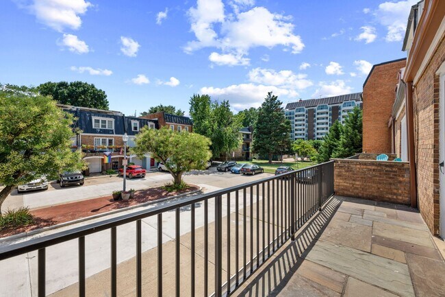 Building Photo - 605 H St SW