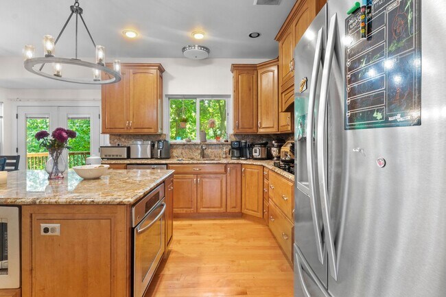 Building Photo - 16611 Highland Summit Dr