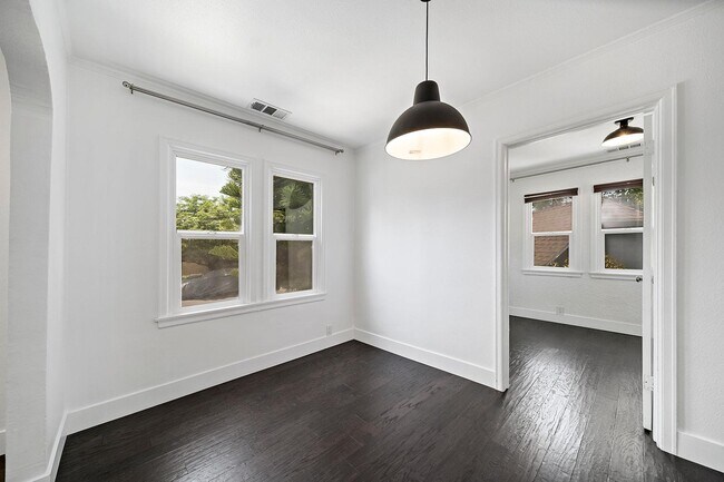 Building Photo - 4978 N Maywood Ave