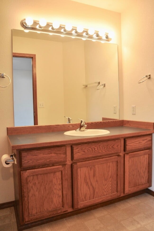 Building Photo - 3 bed 2 bath rancher with A/C