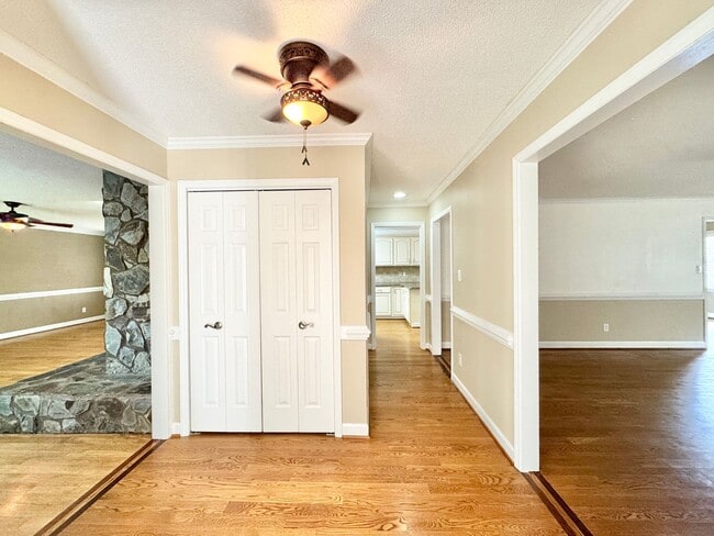 Building Photo - Spacious 3 Bedroom with Backyard Pool