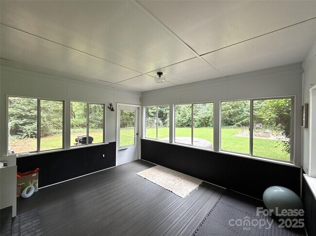 Building Photo - 1600 Paddock Cir