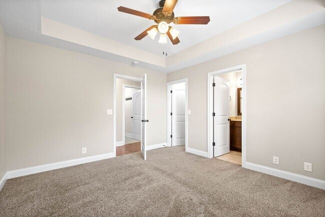 Building Photo - Pet Friendly Three Bedroom!