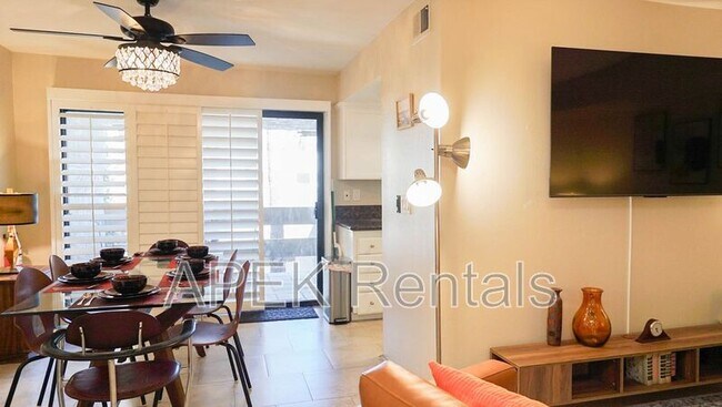 Building Photo - 5301 E Waverly Dr