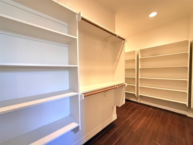 Building Photo - 4410 Sequoia Dr