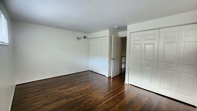 Building Photo - Arlington 3 Level Rowhouse