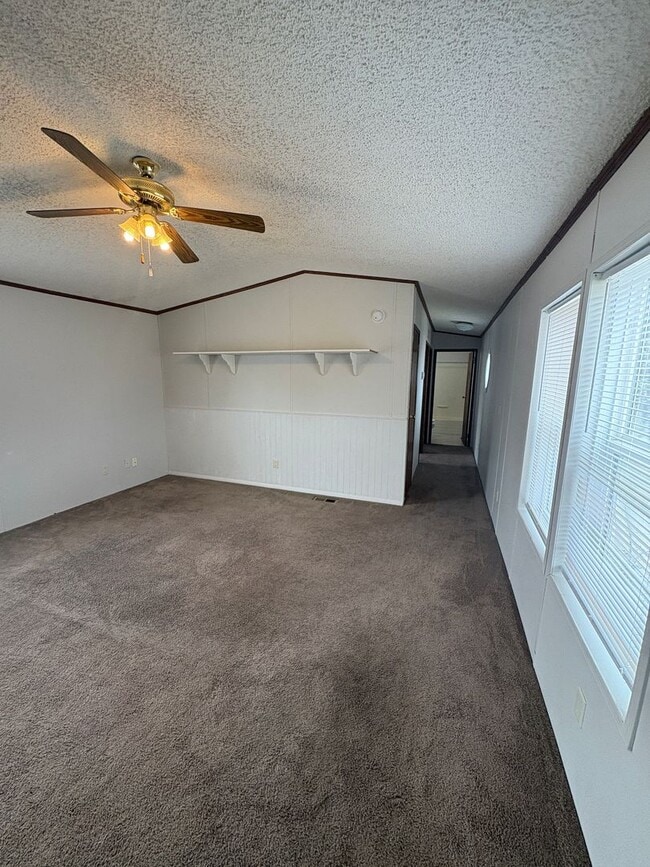 Building Photo - 306 White Oak Dr