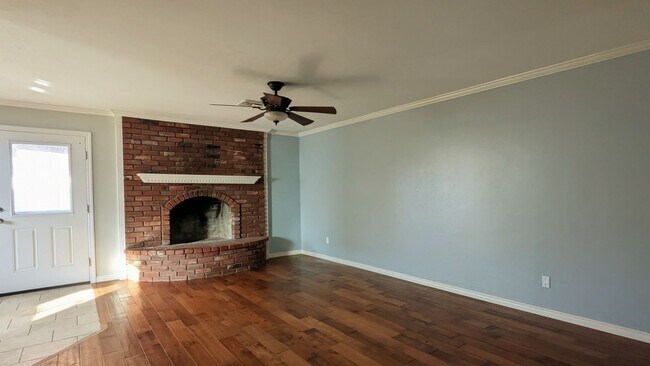 Building Photo - Spacious 4-Bed Home in Bethany with Solar Panels!