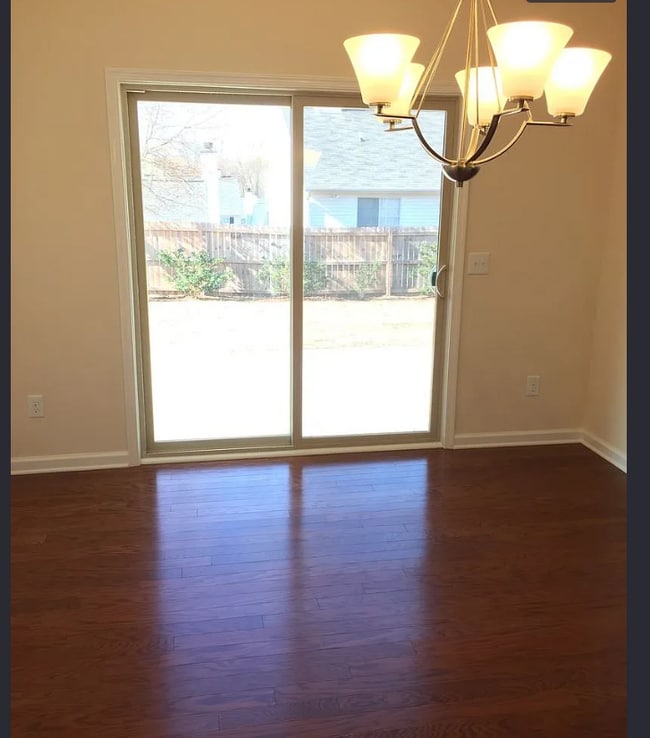 Building Photo - 8 Irvington Dr