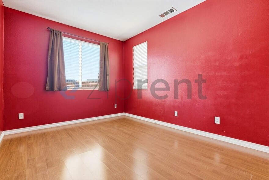 Building Photo - Unit