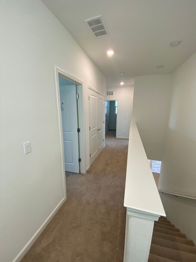 Building Photo - Beautifully upgraded Rocklin 4 Bedroom Home with Owned 15 Panel 5kwh Solar!