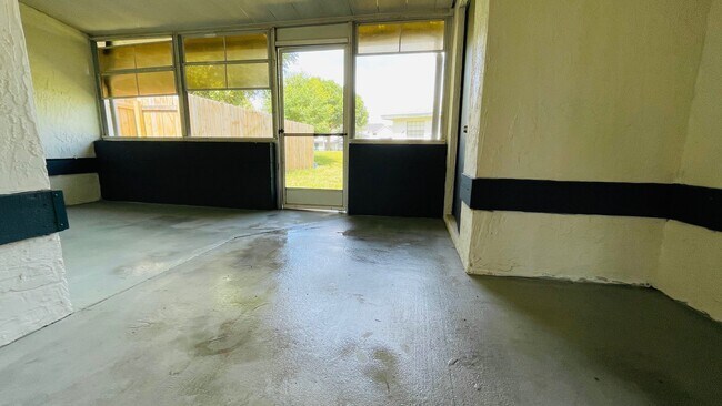 Building Photo - 2706 Graduate Ct