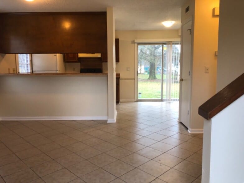 Building Photo - 6714 Woodwedge Dr