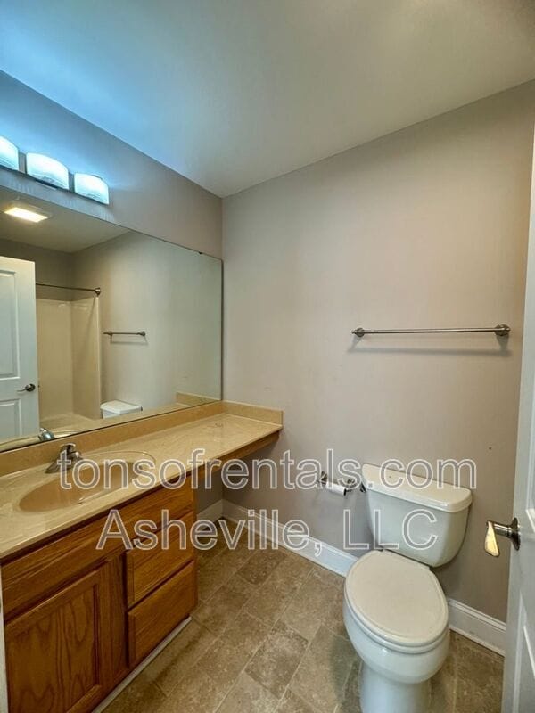 Building Photo - 252 Wash Creek Dr
