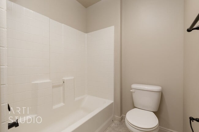 Building Photo - MOVE-IN SPECIAL $100 OFF FIRST MONTH'S REN...