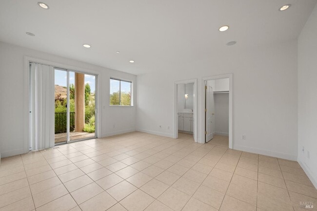 Building Photo - 10 Warrens Way