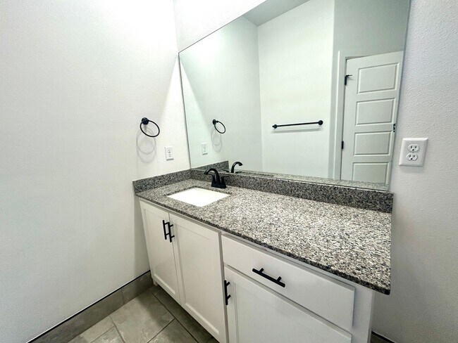 Building Photo - Centerton Home Available NOW! 4 bed, 2 full bath no carpet home. LARGE fenced backyard