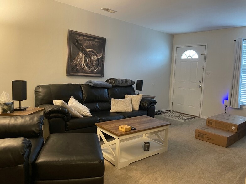 Living area - 2324 Grayson Valley Dr