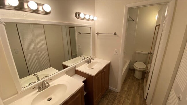 Building Photo - 5269 SW 40th Ave