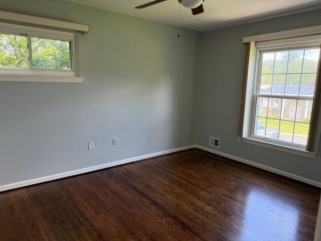 Building Photo - 13100 Cabinwood Dr