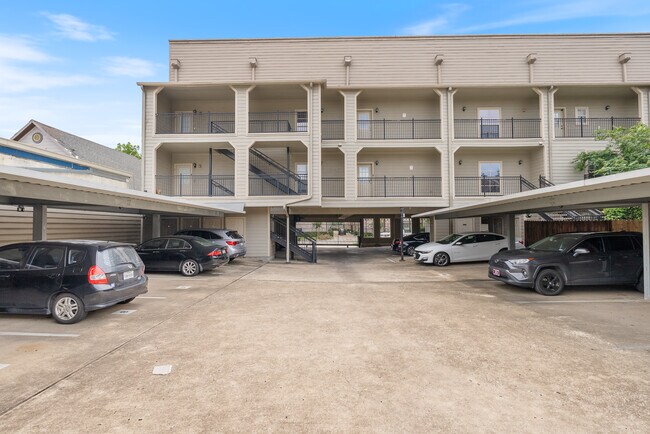 Building Photo - 2216 Chenevert St