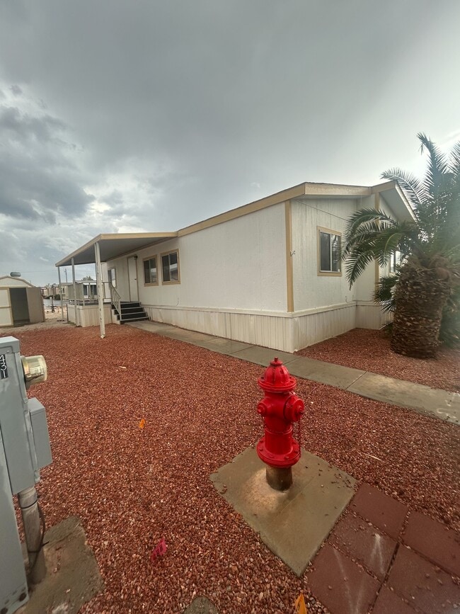 Building Photo - 3601 E Wyoming Ave