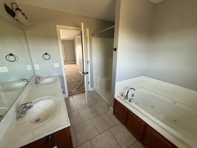 Building Photo - 616 Wintergreen Dr