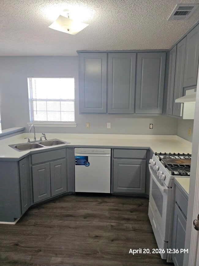 Building Photo - 6633 Biscayne