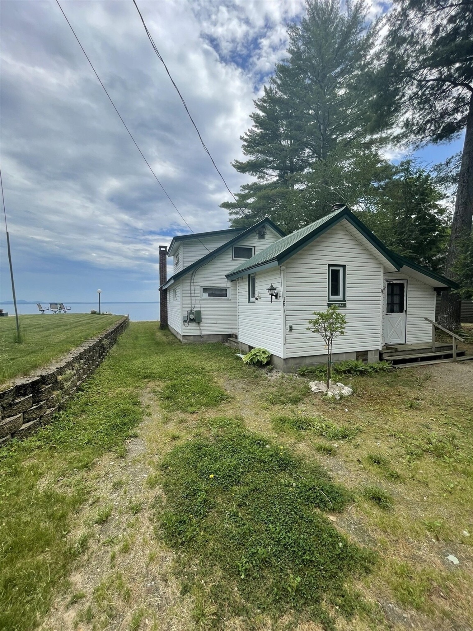 Building Photo - 10 Beach St